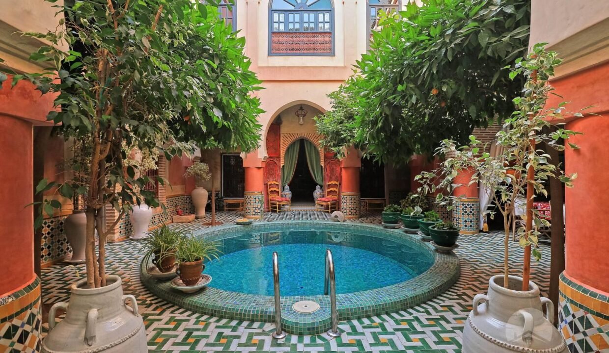 riad_for_sale_marrakech_morocco_marrakech_sunset_properties_old_medina_patio_(2)
